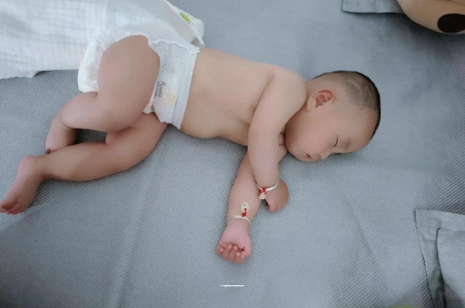 盱眙宝宝拍嗝的正确方法